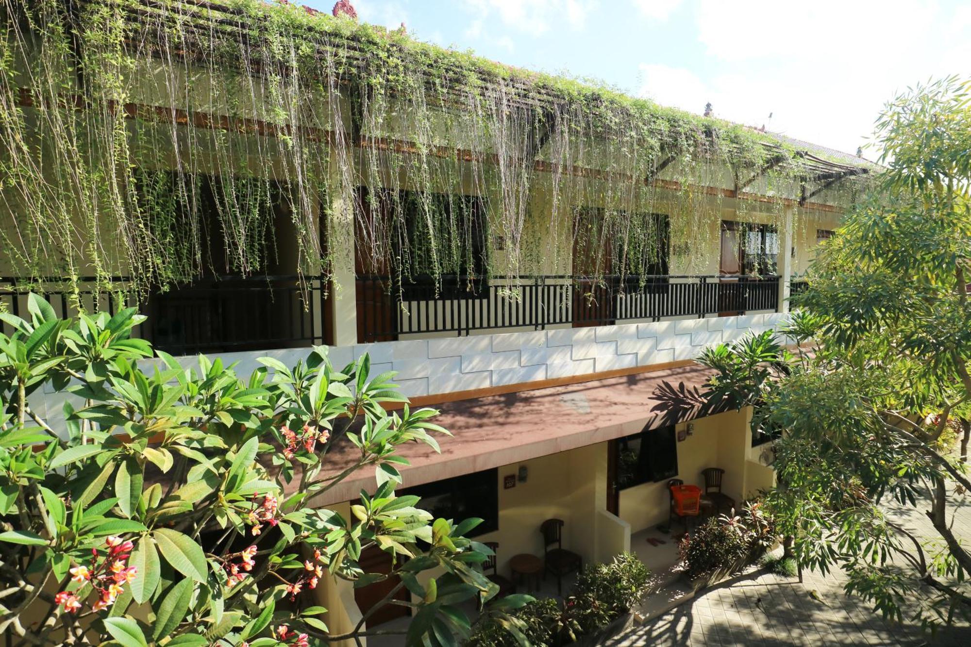 Dee Mansion Hotel Denpasar  Exterior photo